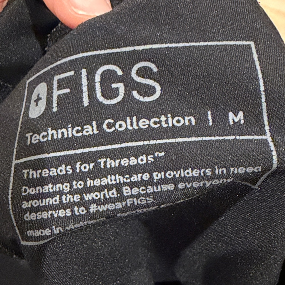 FIGS Women's Kade Cargo Scrub Pants Black Size Medium with Gray Drawstring - Picture 6 of 12